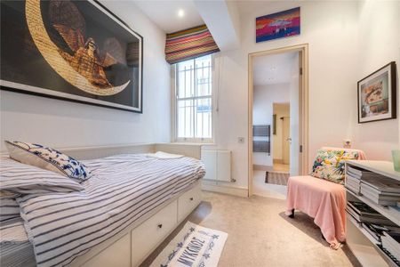 3 bedroom flat in South Kensington - Photo 2