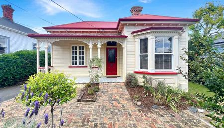 Family Haven with Studio Apartment - Photo 5