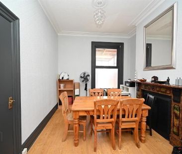 Room 2, 9 Eglantine Avenue, Belfast, BT9 6DW - Photo 2