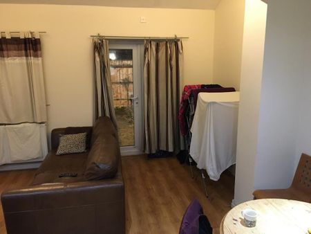 6 bedroom terraced house to rent - Photo 2