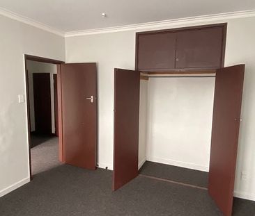 LOCATION IS EXCELLENT !! - Photo 3