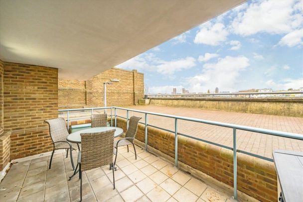 Arnhem Place, Canary Wharf, E14 - Photo 1