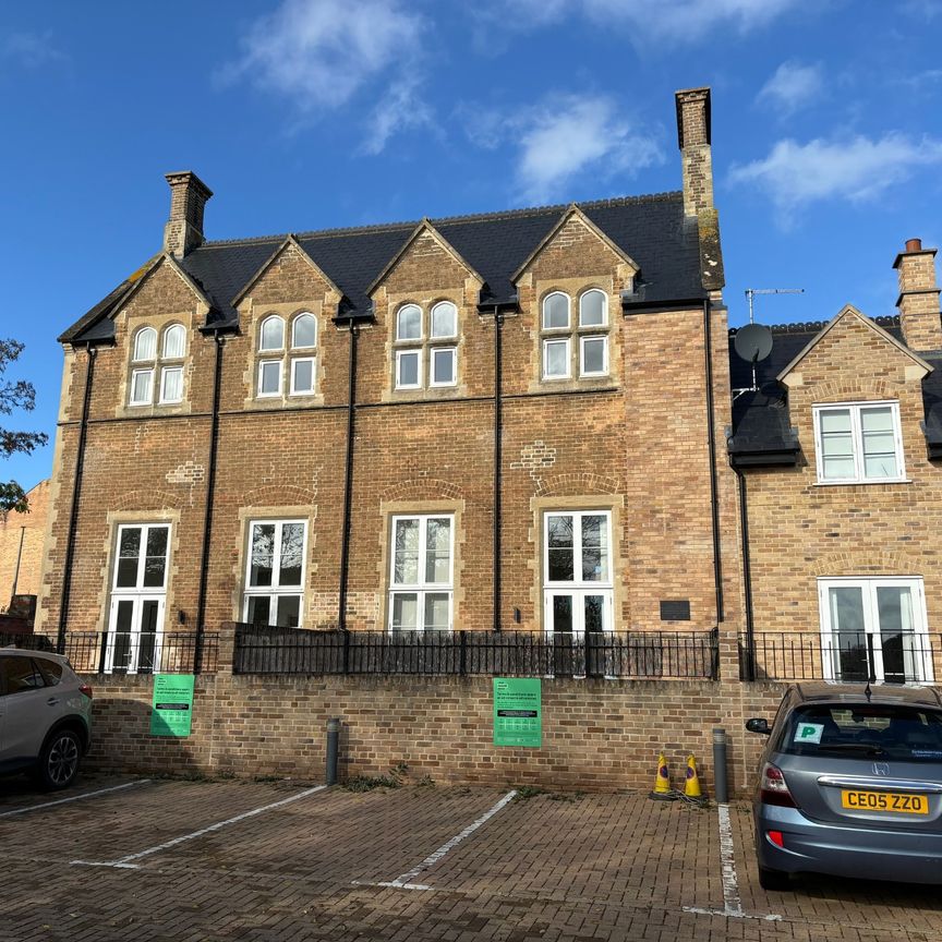 Attractive 2 bedroom house in central Taunton - Photo 2