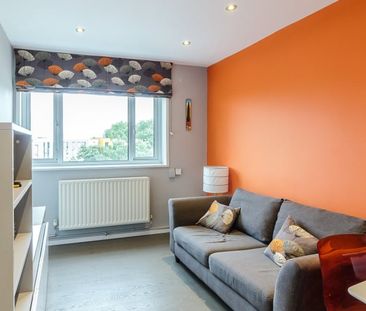 1 Bed Penthouse, Cross Court, SE5 - Photo 1
