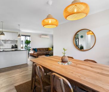 MODERN HOME IN THE CAPESTONE ESTATE - Photo 2