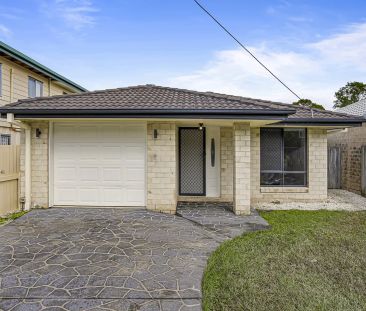 Spacious 4 Bedroom Family Home with Modern Upgrades & Prime Locatio... - Photo 2
