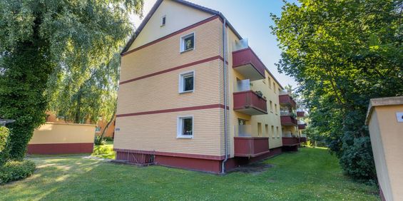 Gemütliche 3 Zimmerwohnung mit Laminat, Wannenbad und Balkon - Foto 3