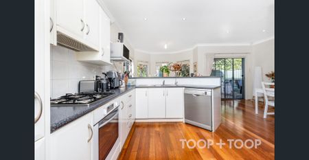 Stylish courtyard home - Photo 5