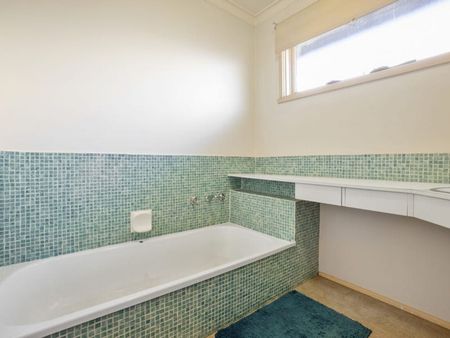 MIGHTY MALCOLM - Photo 4