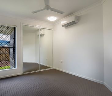 CONTEMPORARY DUPLEX IN CONVENIENT LOCATION - Photo 4