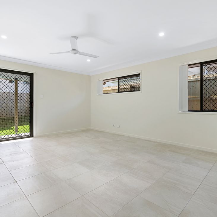 3BED HOME WITH FULLY FENCED BACKYARD - Photo 1