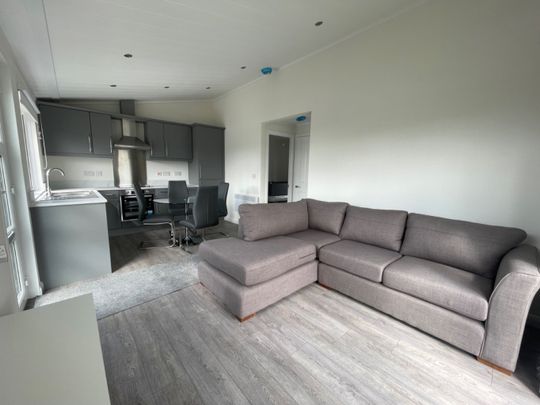 2 bed park home to rent in Woodside Home Park, Luton, LU1 - Photo 1