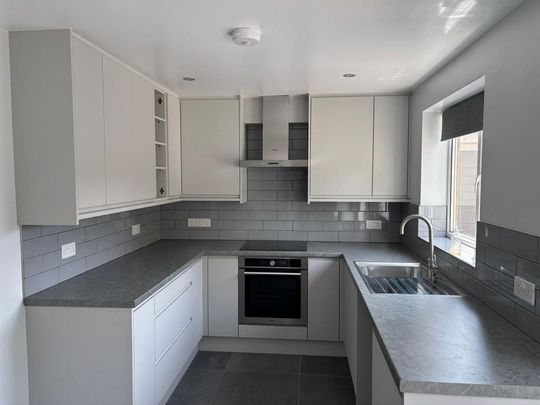 4 bedroom terraced house to rent - Photo 1