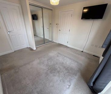 4 bedroom semi-detached house to rent - Photo 4