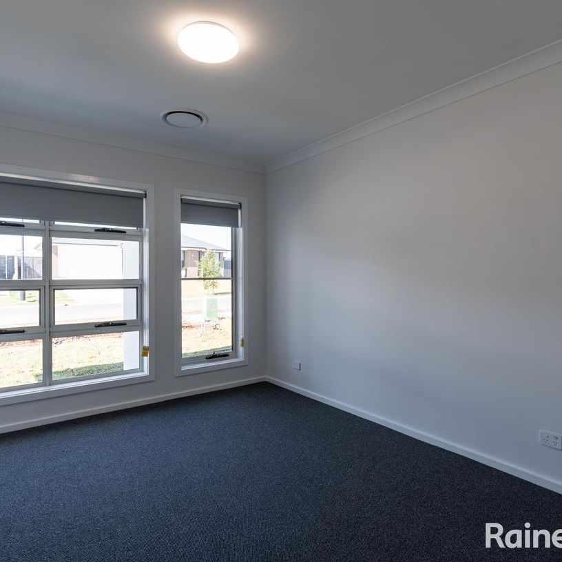 Near new ultra modern duplex - Photo 1