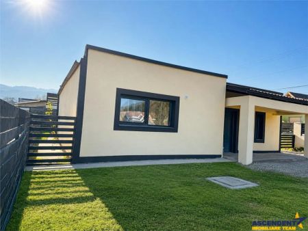 Casa singura in curte, Zizin, Tarlungeni, Brasov - Fotografie 2
