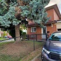 House for Rent - SUPER LOCATION - 5 mins to Sheppard West SUBWAY - Photo 4