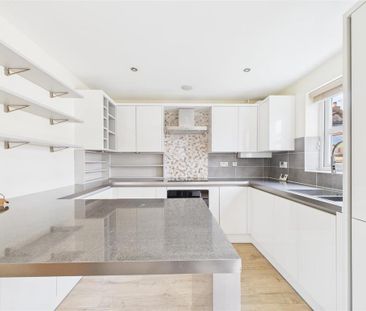 2 bedroom end of terrace house to rent - Photo 4