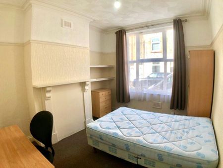 3 bedroom terraced house to rent - Photo 2