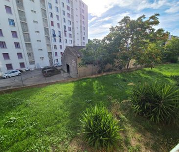 Location Appartement 4 pièces 69m² MARSEILLE 14ème - Photo 6