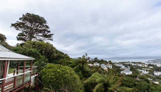 5 bedroom flat in Highbury with views - Photo 1