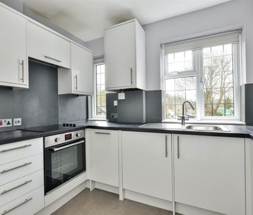 3 bed flat to rent in High Street, Chalfont St. Giles, HP8 - Photo 5