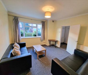 4 bedroom end of terrace house to rent - Photo 1