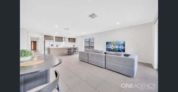 ✨ Modern Family Living in the Heart of Tarneit – 9 Maroa Street ✨ - Photo 1