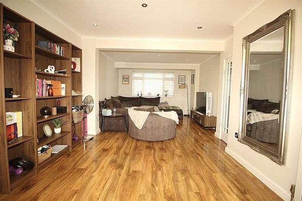 Bedford Crescent, Enfield, EN3 - Photo 1