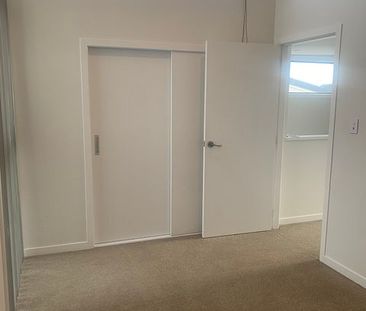 Chic 2BR Townhouse in Titahi Bay - Photo 3