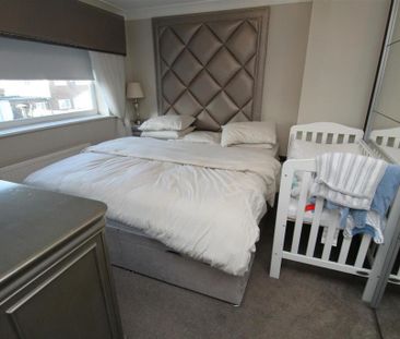 3 bedroom semi-detached house to rent - Photo 6