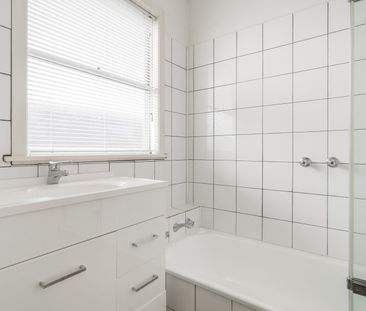 Updated Central Unit - Photo 2