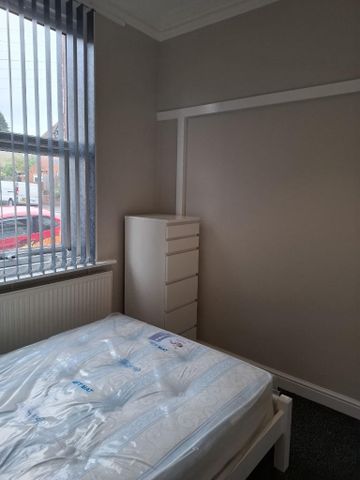 1 bedroom in a house share to rent - Photo 2