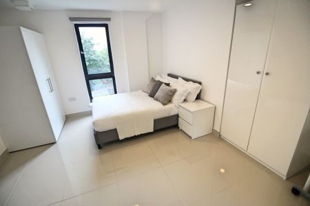 3 Bedroom Apartment - Photo 3