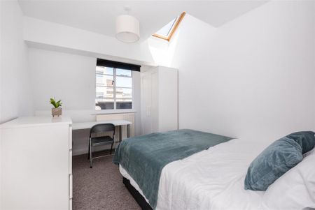 3 bedroom flat to rent - Photo 4