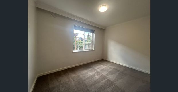 Large 2 Bedroom Apartment with Duct Heating - Photo 1