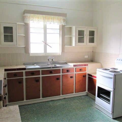 Neat and Tidy Queenslander located in Manunda! - Photo 1