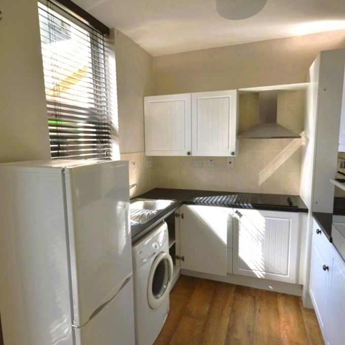 2 Bedroom Flat / Apartment - Winton Hill, Stockbridge - Photo 1