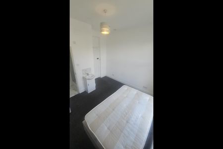 2 Bed Flat, Perry Vale, SE23 - Photo 3