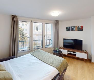 Rooftop Views & Central Location: 1-Bedroom Apartment in Lausanne - Photo 5
