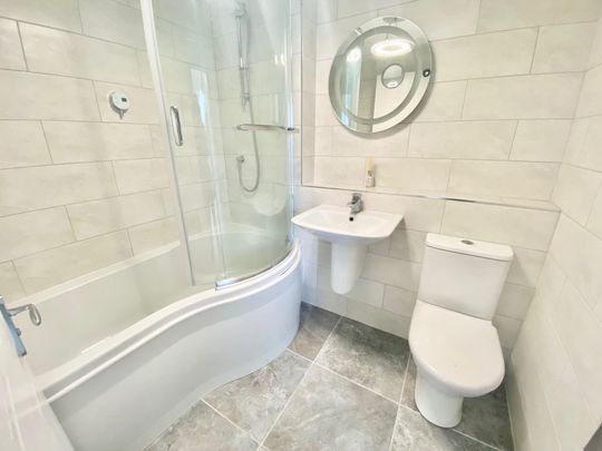 Oakwood Road, St. Albans, Bricket Wood - Photo 1