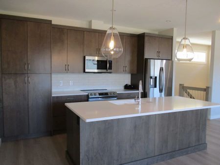 Executive 3bed 3bath Duplex; Mezzo – Available November 1st - Photo 5