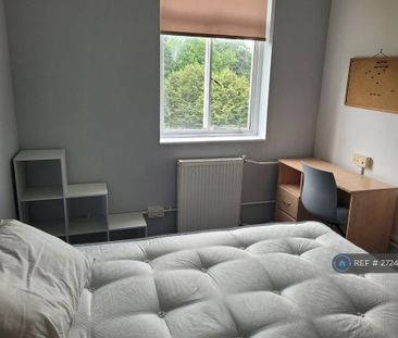 1 bedroom in a house share to rent - Photo 3