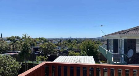 Spacious and Beautifully Maintained 4-Bedroom ... - Photo 4