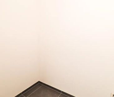 Pronájem nezařízeného bytu 1+kk s lodžií a parkovacím stáním, 39 m - Photo 4