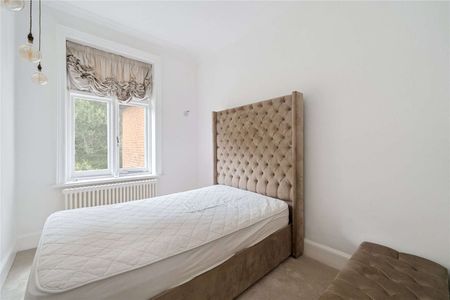 This recently refurbished 4 bedroom apartment is set on the first floor of a handsome period conversion and combines elegant character with modern finishes. - Photo 5