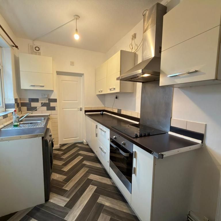 2 bedroom terraced house to rent - Photo 1