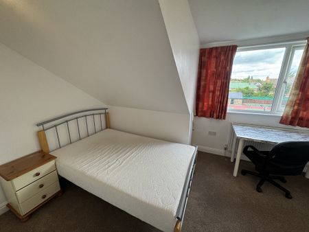 Main Avenue, Heworth - P1688 - Photo 3