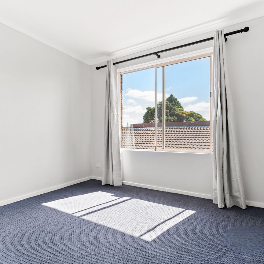 Modern Living Awaits: Stylish 2-Bedroom Unit in Deer Park! - Photo 1