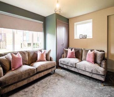Rossefield Parade (Room 1), Bramley, Leeds - Photo 1